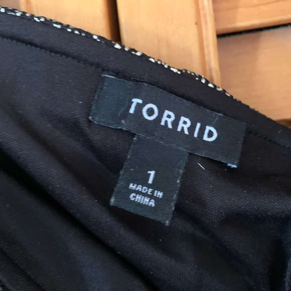 Torrid Metallic Pencil Skirt💋💋💋💋💋💋💋💋💋💋💋💋💋💋💋💋💋 - Picture 6 of 7